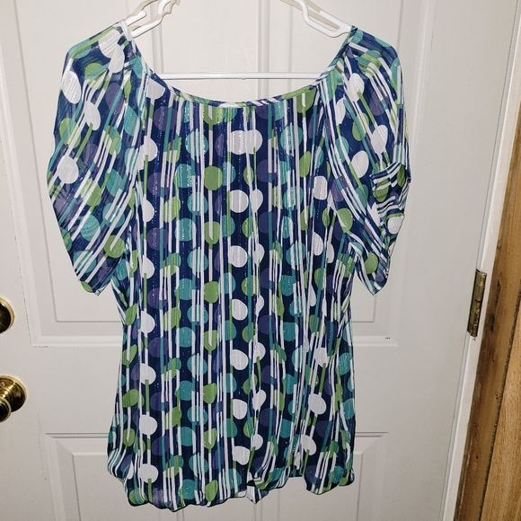 Dressbarn Blue and Green Abstract Design Pullover Top. Plus Size 1X - Picture 3 of 3